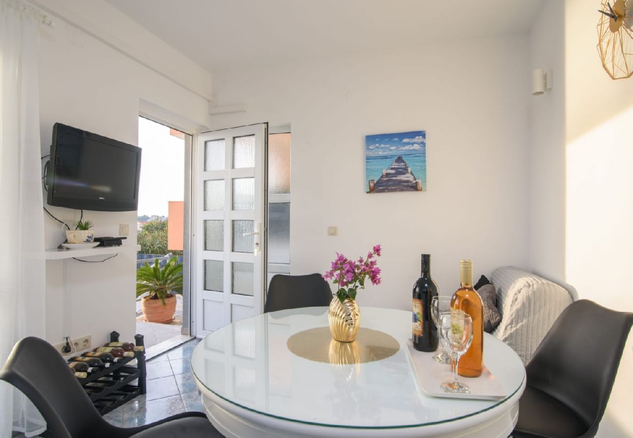 Apartment in Okrug Gornji - Apartment in Okrug Gornji with Seaview, Balcony, Air condition, WIFI (5049-2)