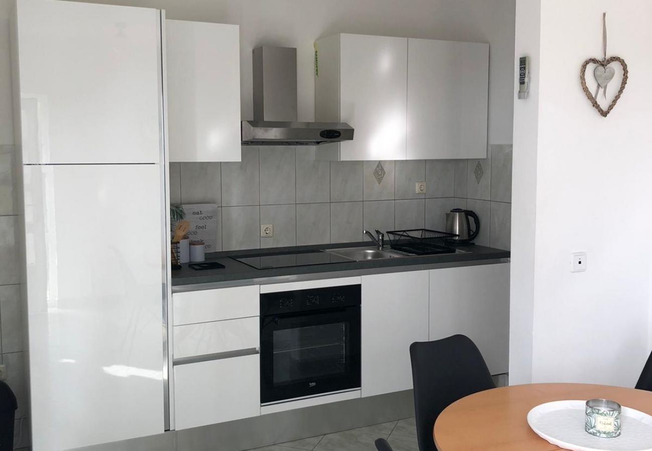 Apartment in Okrug Gornji - Apartment in Okrug Gornji with Seaview, Air condition, WIFI, Washing machine (5049-1)