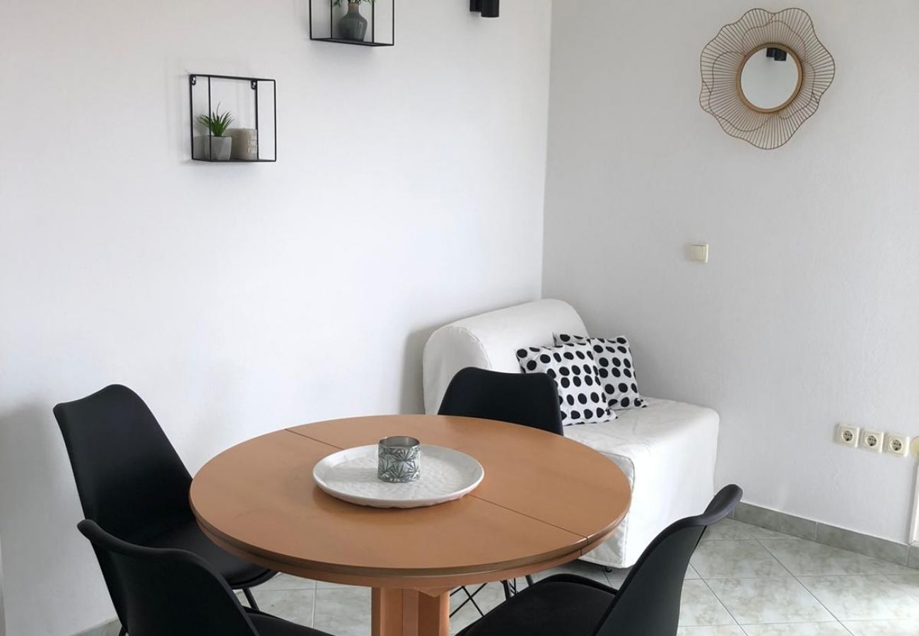 Apartment in Okrug Gornji - Apartment in Okrug Gornji with Seaview, Air condition, WIFI, Washing machine (5049-1)