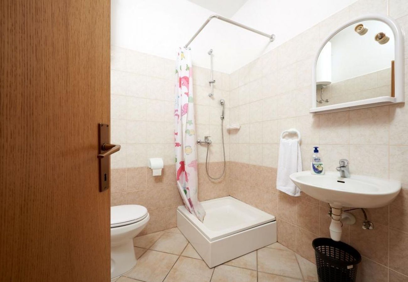 Studio in Seget Vranjica - Studio apartment in Seget Vranjica with Terrace, Air condition, WIFI, Washing machine (5052-1)