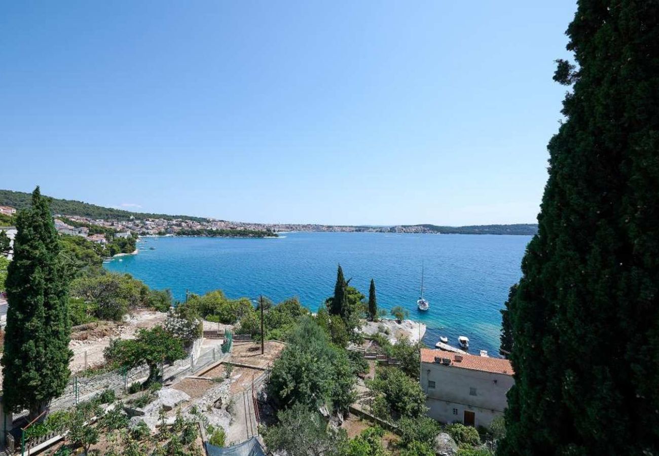 Apartment in Trogir - Apartment in Trogir with Seaview, Balcony, Air condition, WIFI (5055-2)