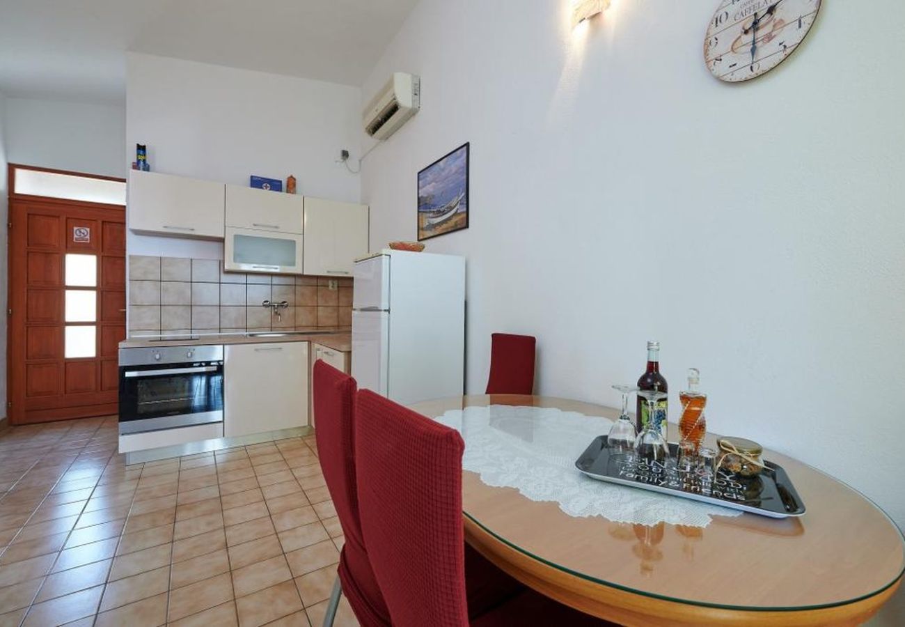 Apartment in Trogir - Apartment in Trogir with Seaview, Balcony, Air condition, WIFI (5055-2)