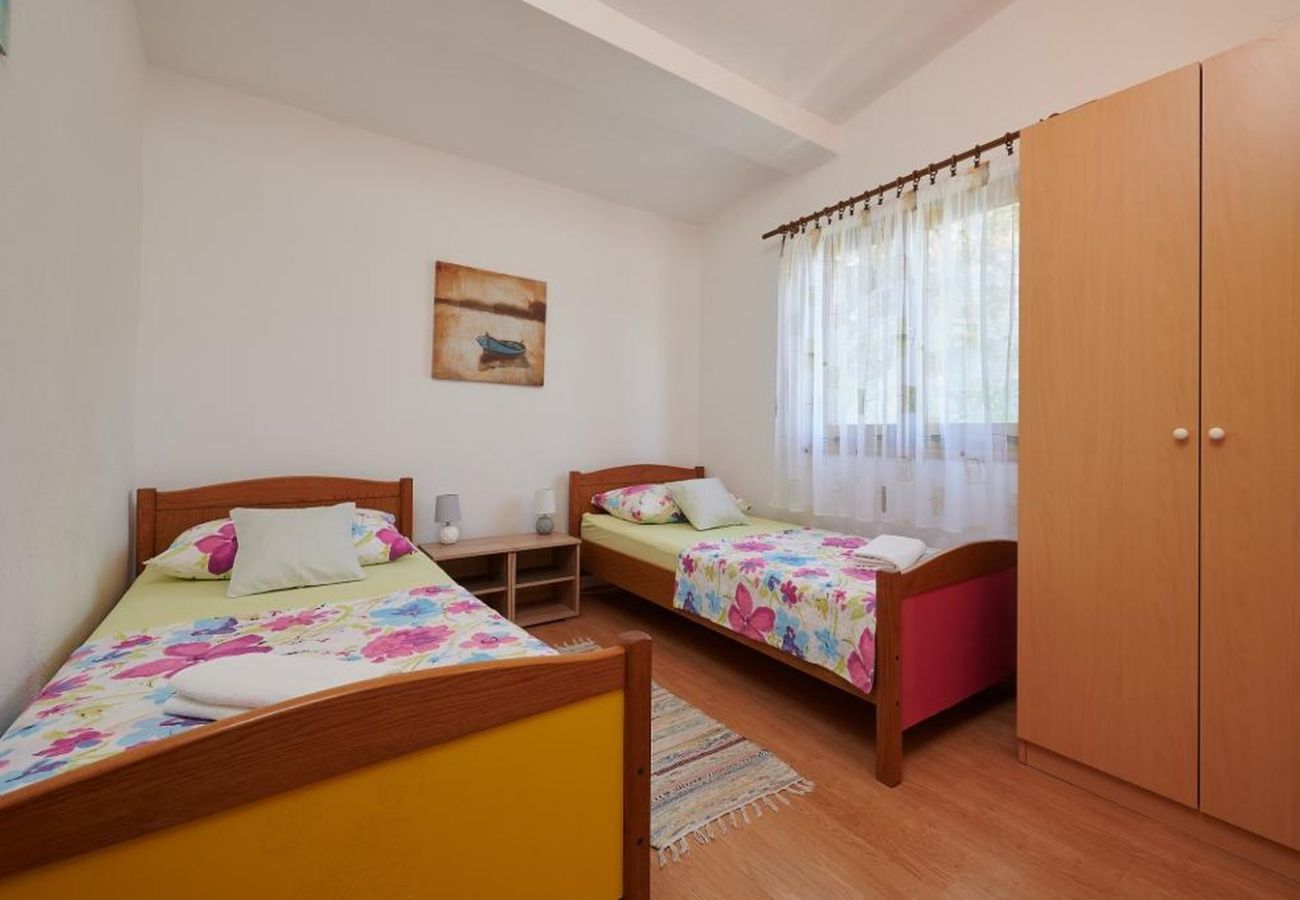 Apartment in Trogir - Apartment in Trogir with Seaview, Balcony, Air condition, WIFI (5055-2)