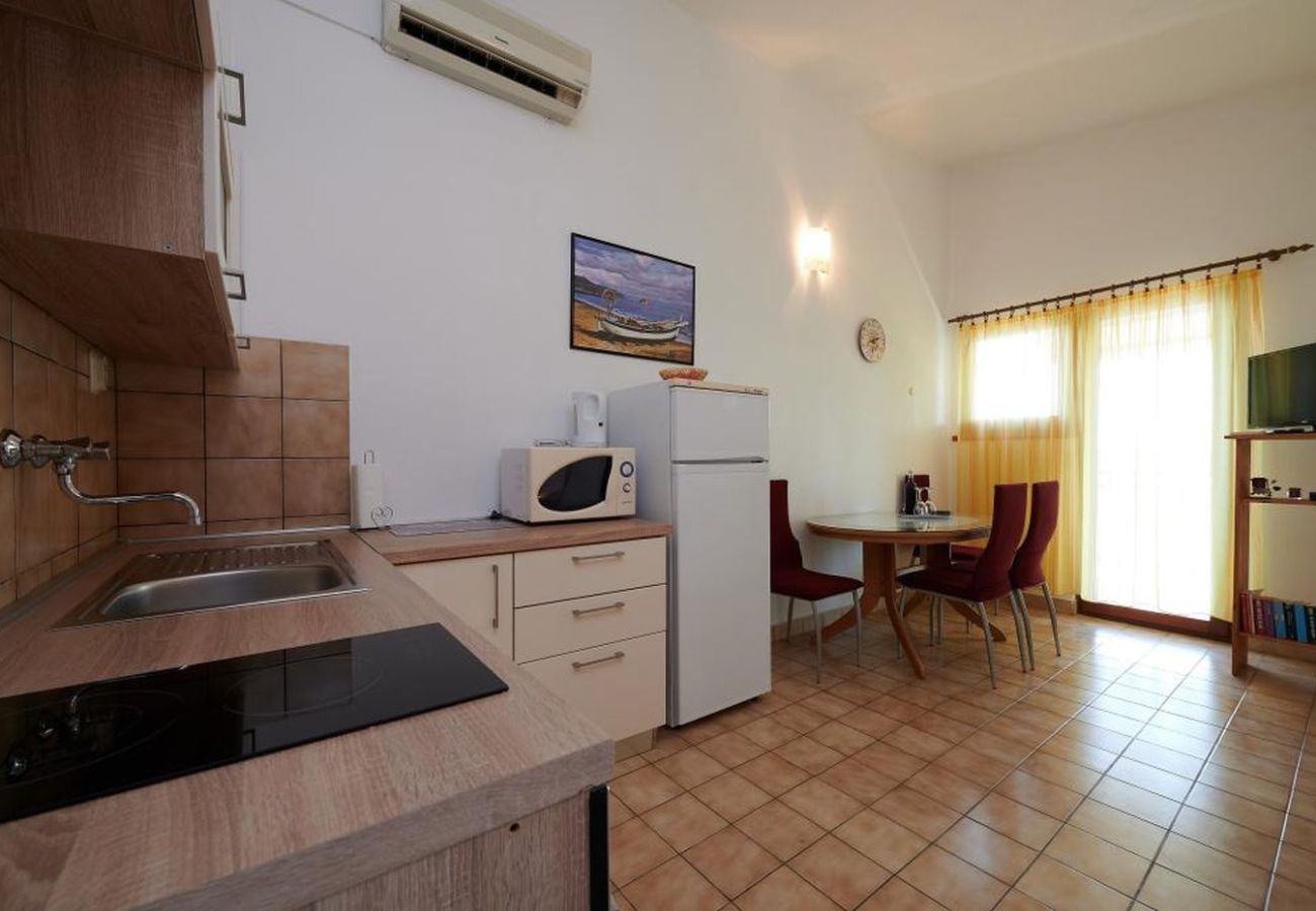 Apartment in Trogir - Apartment in Trogir with Seaview, Balcony, Air condition, WIFI (5055-2)