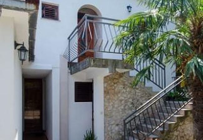 Apartment in Trogir - Apartment in Trogir with Seaview, Balcony, Air condition, WIFI (5055-1) Apartment in Trogir - Apartment in Trogir with Seaview, Balcony, Air condition, WIFI (5055-1)