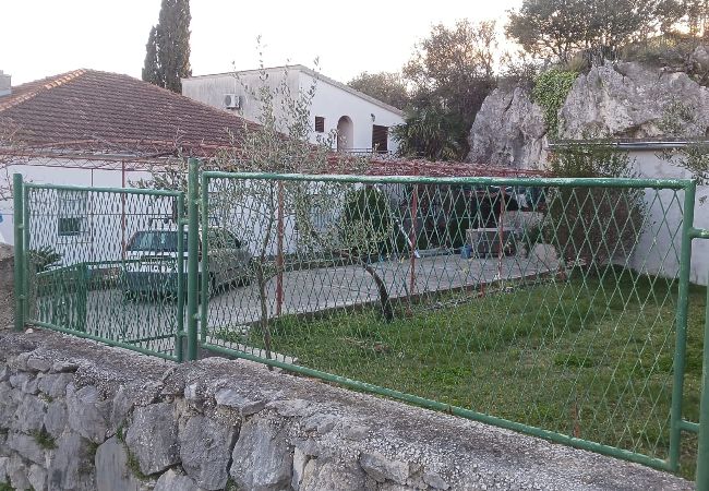 Apartment in Trogir - Apartment in Trogir with Seaview, Balcony, Air condition, WIFI (5055-1) Apartment in Trogir - Apartment in Trogir with Seaview, Balcony, Air condition, WIFI (5055-1)