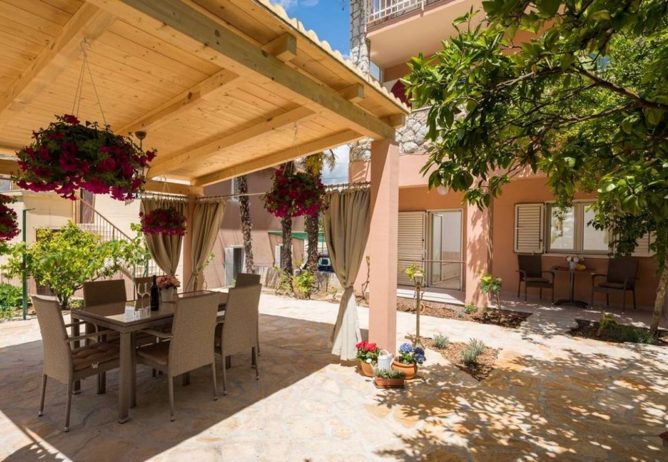 Studio in Trogir - Studio apartment in Trogir with Terrace, Air condition, WIFI, Washing machine (5058-2)