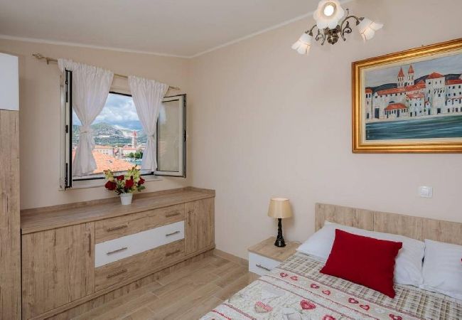 Apartment in Trogir - Apartment in Trogir with Seaview, Balcony, Air condition, WIFI (5058-1) Apartment in Trogir - Apartment in Trogir with Seaview, Balcony, Air condition, WIFI (5058-1)