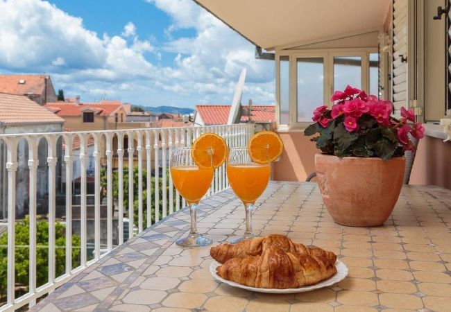 Apartment in Trogir - Apartment in Trogir with Seaview, Balcony, Air condition, WIFI (5058-1) Apartment in Trogir - Apartment in Trogir with Seaview, Balcony, Air condition, WIFI (5058-1)