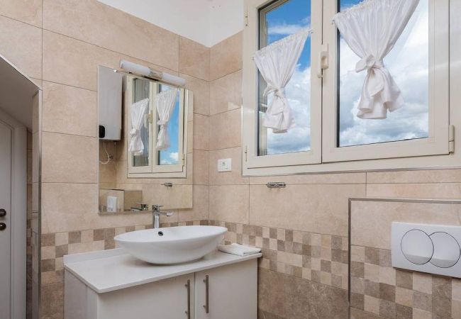 Apartment in Trogir - Apartment in Trogir with Seaview, Balcony, Air condition, WIFI (5058-1) Apartment in Trogir - Apartment in Trogir with Seaview, Balcony, Air condition, WIFI (5058-1)