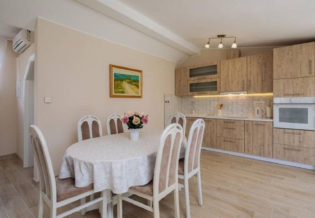 Apartment in Trogir - Apartment in Trogir with Seaview, Balcony, Air condition, WIFI (5058-1) Apartment in Trogir - Apartment in Trogir with Seaview, Balcony, Air condition, WIFI (5058-1)