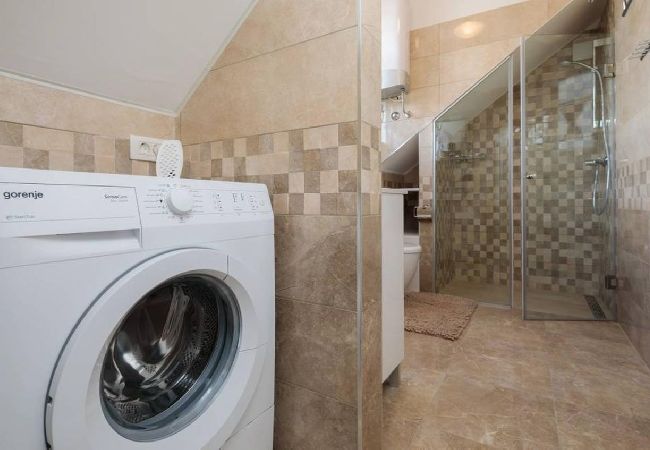 Apartment in Trogir - Apartment in Trogir with Seaview, Balcony, Air condition, WIFI (5058-1) Apartment in Trogir - Apartment in Trogir with Seaview, Balcony, Air condition, WIFI (5058-1)