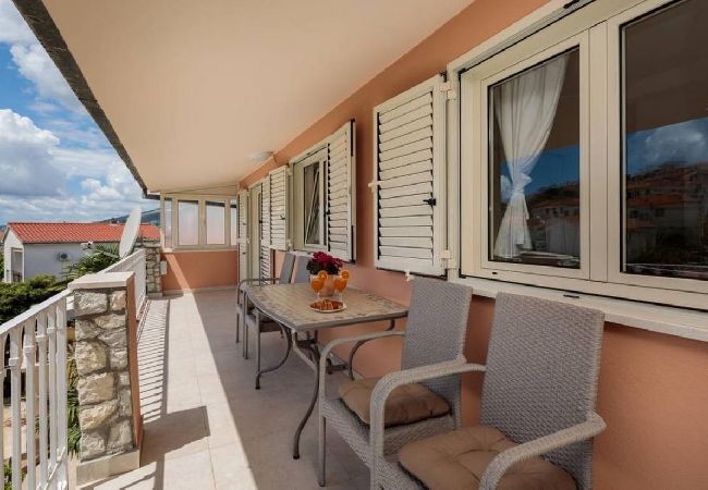 Apartment in Trogir - Apartment in Trogir with Seaview, Balcony, Air condition, WIFI (5058-1) Apartment in Trogir - Apartment in Trogir with Seaview, Balcony, Air condition, WIFI (5058-1)