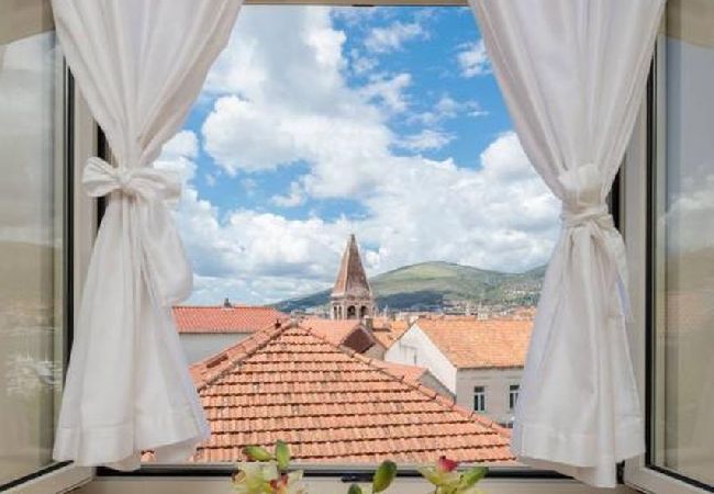 Apartment in Trogir - Apartment in Trogir with Seaview, Balcony, Air condition, WIFI (5058-1) Apartment in Trogir - Apartment in Trogir with Seaview, Balcony, Air condition, WIFI (5058-1)