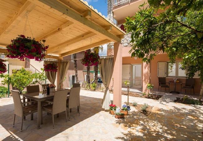 Apartment in Trogir - Apartment in Trogir with Seaview, Balcony, Air condition, WIFI (5058-1) Apartment in Trogir - Apartment in Trogir with Seaview, Balcony, Air condition, WIFI (5058-1)