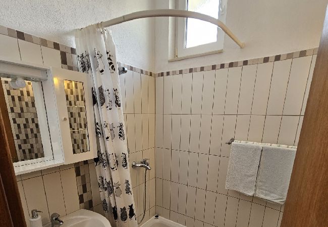 Apartment in Duce - Apartment in Duće with Seaview, Balcony, Air condition, WIFI (5067-5) Apartment in Duce - Apartment in Duće with Seaview, Balcony, Air condition, WIFI (5067-5)