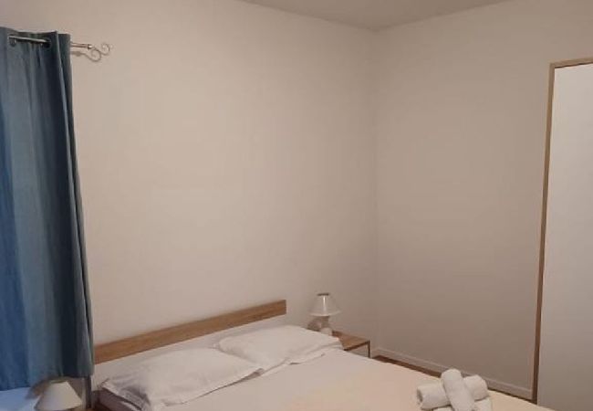 Apartment in Duce - Apartment in Duće with Seaview, Terrace, Air condition, WIFI (5064-1) Apartment in Duce - Apartment in Duće with Seaview, Terrace, Air condition, WIFI (5064-1)