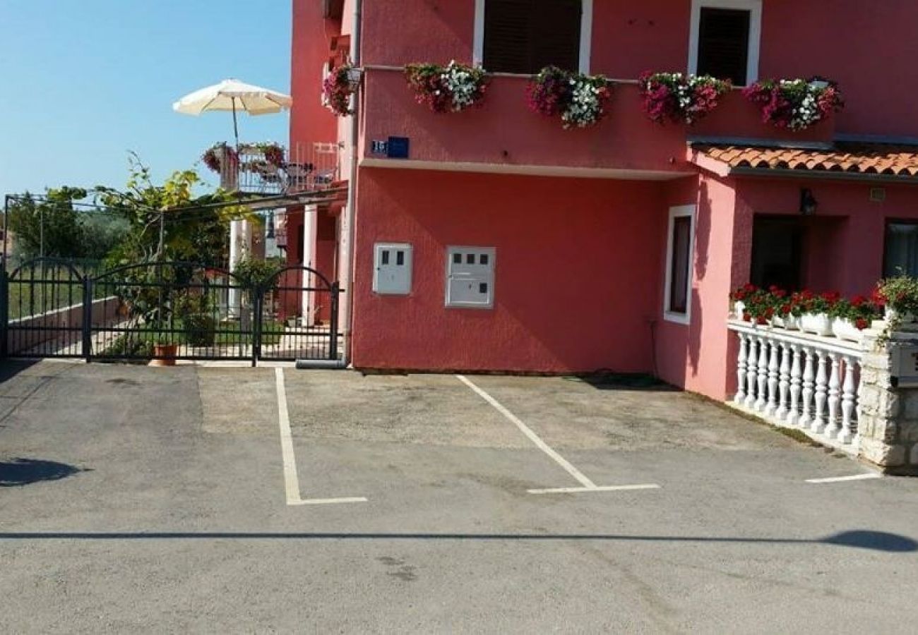 Studio in Vrvari - Studio apartment in Vrvari with Terrace, Air condition, WIFI, Washing machine (664-4)