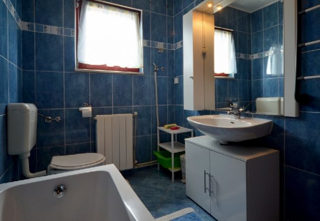 Apartment in Vrvari - Apartment in Vrvari with Balcony, Air condition, WIFI, Washing machine (664-2) Apartment in Vrvari - Apartment in Vrvari with Balcony, Air condition, WIFI, Washing machine (664-2)