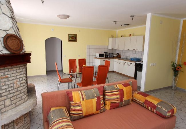 Apartment in Vrvari - Apartment in Vrvari with Balcony, Air condition, WIFI, Washing machine (664-1) Apartment in Vrvari - Apartment in Vrvari with Balcony, Air condition, WIFI, Washing machine (664-1)