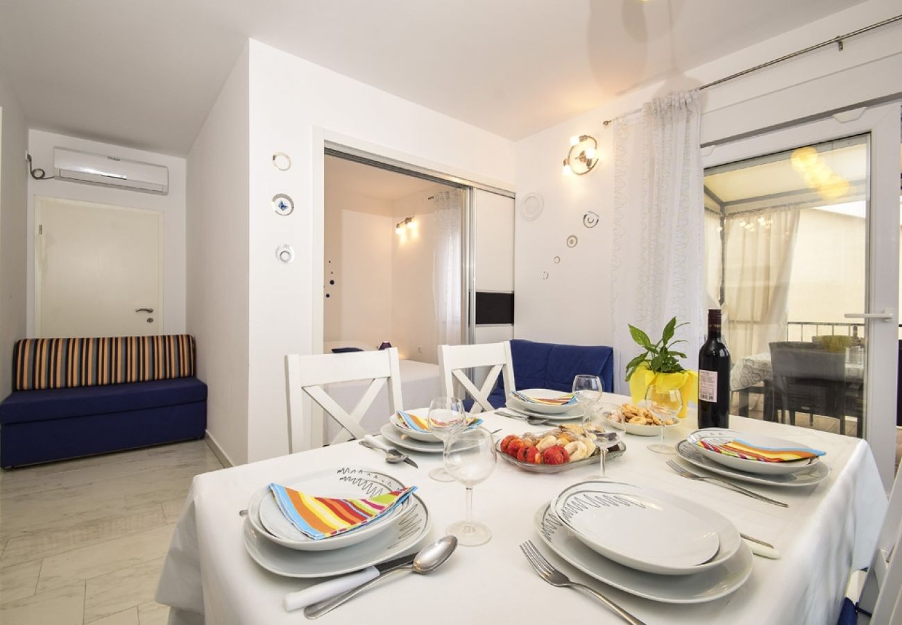 Apartment in Nin - Apartment in Zaton (Zadar) with Seaview, Balcony, Air condition, WIFI (685-2)