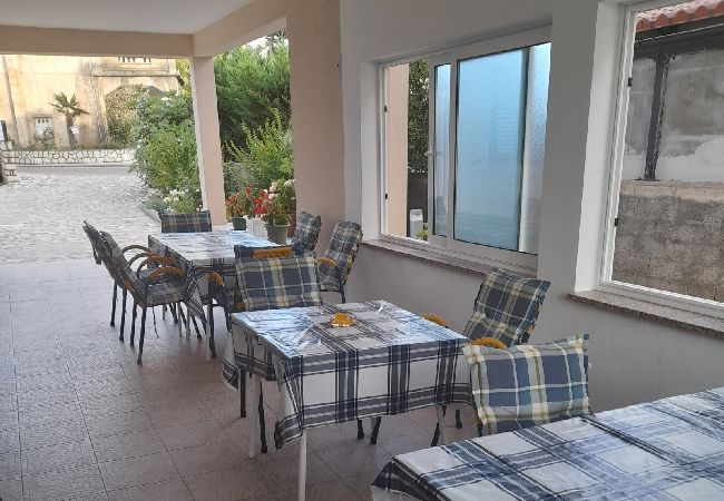 Rent by room in Lopar - Room in Lopar with Terrace, Air condition, WIFI (3719-6) Rent by room in Lopar - Room in Lopar with Terrace, Air condition, WIFI (3719-6)