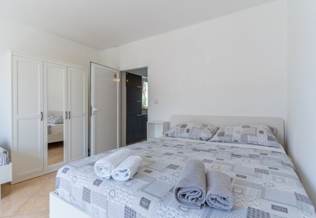 Apartment in Cres - Apartment in Cres with Balcony, Air condition, WIFI, Washing machine (4249-3) Apartment in Cres - Apartment in Cres with Balcony, Air condition, WIFI, Washing machine (4249-3)