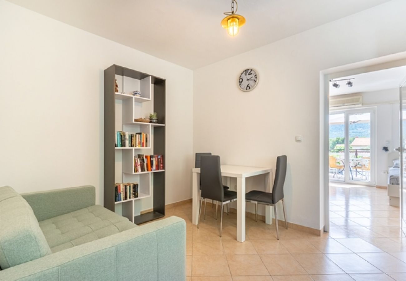 Apartment in Cres - Apartment in Cres with Balcony, Air condition, WIFI, Washing machine (4249-3)