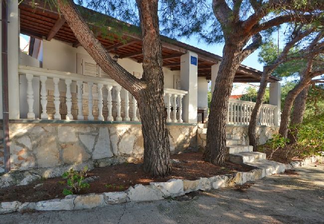 House in Karbuni - Holiday Home in Karbuni with Seaview, Balcony, Air condition, WIFI (5095-1) House in Karbuni - Holiday Home in Karbuni with Seaview, Balcony, Air condition, WIFI (5095-1)