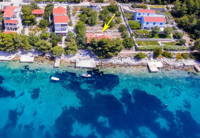 House in Karbuni - Holiday Home in Karbuni with Seaview, Balcony, Air condition, WIFI (5095-1) House in Karbuni - Holiday Home in Karbuni with Seaview, Balcony, Air condition, WIFI (5095-1)