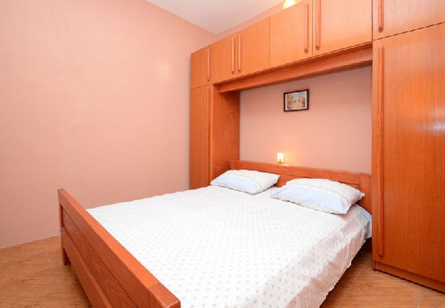 House in Karbuni - Holiday Home in Karbuni with Seaview, Balcony, Air condition, WIFI (5095-1) House in Karbuni - Holiday Home in Karbuni with Seaview, Balcony, Air condition, WIFI (5095-1)