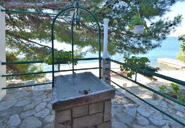 House in Karbuni - Holiday Home in Karbuni with Seaview, Balcony, Air condition, WIFI (5095-1) House in Karbuni - Holiday Home in Karbuni with Seaview, Balcony, Air condition, WIFI (5095-1)