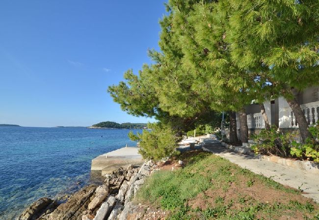House in Karbuni - Holiday Home in Karbuni with Seaview, Balcony, Air condition, WIFI (5095-1) House in Karbuni - Holiday Home in Karbuni with Seaview, Balcony, Air condition, WIFI (5095-1)
