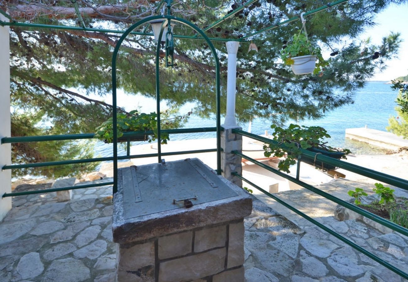 House in Karbuni - Holiday Home in Karbuni with Seaview, Balcony, Air condition, WIFI (5095-1)