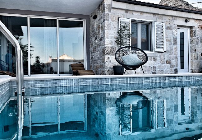 House in Selca - Holiday Home in Selca with Terrace, Air condition, WIFI, Washing machine (5094-1) House in Selca - Holiday Home in Selca with Terrace, Air condition, WIFI, Washing machine (5094-1)