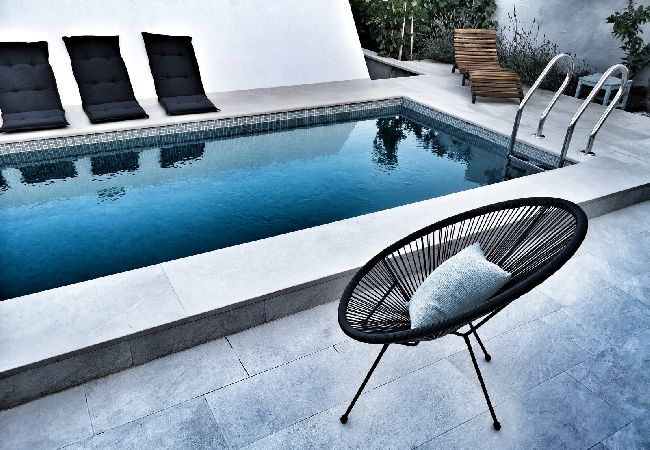House in Selca - Holiday Home in Selca with Terrace, Air condition, WIFI, Washing machine (5094-1) House in Selca - Holiday Home in Selca with Terrace, Air condition, WIFI, Washing machine (5094-1)