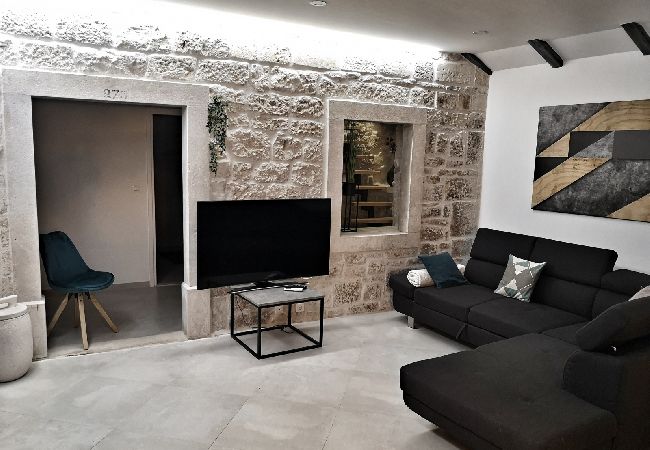 House in Selca - Holiday Home in Selca with Terrace, Air condition, WIFI, Washing machine (5094-1) House in Selca - Holiday Home in Selca with Terrace, Air condition, WIFI, Washing machine (5094-1)