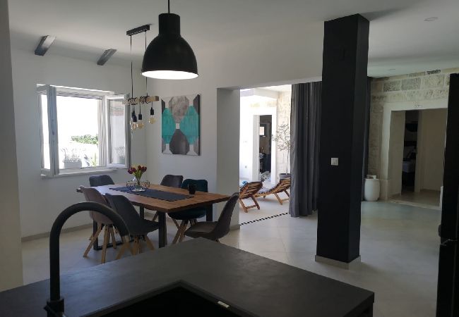 House in Selca - Holiday Home in Selca with Terrace, Air condition, WIFI, Washing machine (5094-1) House in Selca - Holiday Home in Selca with Terrace, Air condition, WIFI, Washing machine (5094-1)