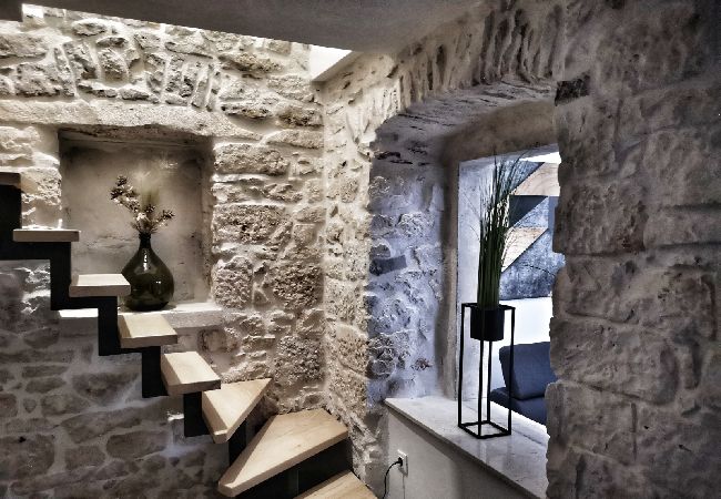House in Selca - Holiday Home in Selca with Terrace, Air condition, WIFI, Washing machine (5094-1) House in Selca - Holiday Home in Selca with Terrace, Air condition, WIFI, Washing machine (5094-1)