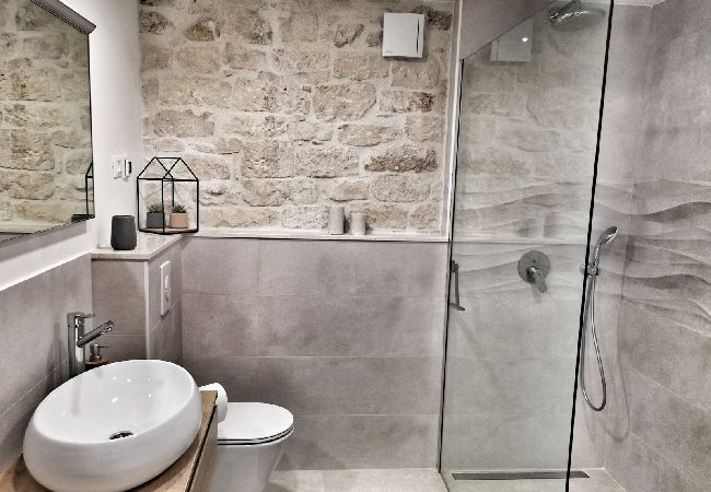 House in Selca - Holiday Home in Selca with Terrace, Air condition, WIFI, Washing machine (5094-1) House in Selca - Holiday Home in Selca with Terrace, Air condition, WIFI, Washing machine (5094-1)