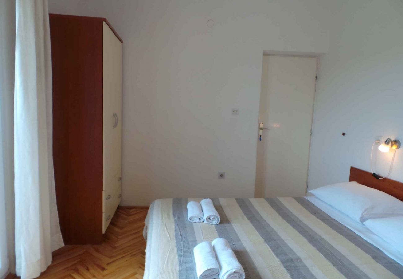 Apartment in Ljubac - Apartment in Ljubač with Seaview, Balcony, Air condition, WIFI (809-2)