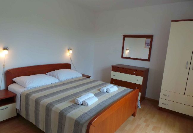 Apartment in Ljubac - Apartment in Ljubač with Seaview, Balcony, Air condition, WIFI (809-3) Apartment in Ljubac - Apartment in Ljubač with Seaview, Balcony, Air condition, WIFI (809-3)