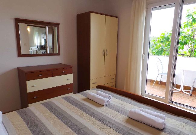 Apartment in Ljubac - Apartment in Ljubač with Seaview, Balcony, Air condition, WIFI (809-3) Apartment in Ljubac - Apartment in Ljubač with Seaview, Balcony, Air condition, WIFI (809-3)