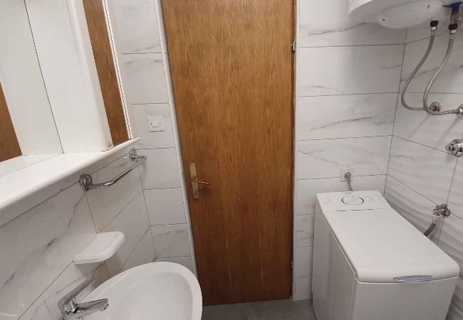 Apartment in Ljubac - Apartment in Ljubač with Seaview, Balcony, Air condition, WIFI (809-3) Apartment in Ljubac - Apartment in Ljubač with Seaview, Balcony, Air condition, WIFI (809-3)