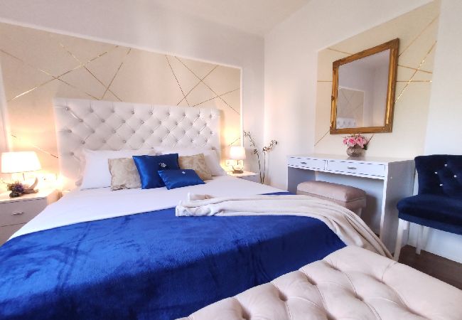 Apartment in Split - Apartment in Split with Balcony, Air condition, WIFI, Washing machine (4656-1) Apartment in Split - Apartment in Split with Balcony, Air condition, WIFI, Washing machine (4656-1)