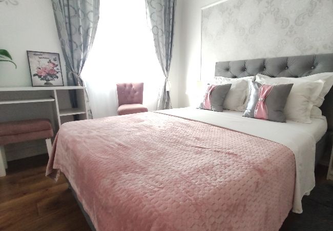 Apartment in Split - Apartment in Split with Balcony, Air condition, WIFI, Washing machine (4656-1) Apartment in Split - Apartment in Split with Balcony, Air condition, WIFI, Washing machine (4656-1)