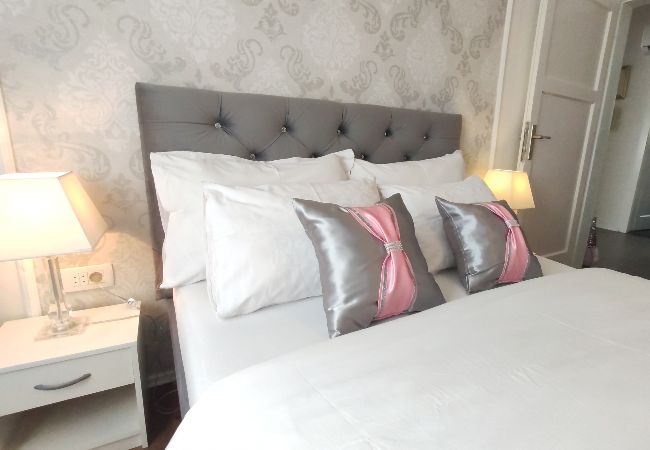 Apartment in Split - Apartment in Split with Balcony, Air condition, WIFI, Washing machine (4656-1) Apartment in Split - Apartment in Split with Balcony, Air condition, WIFI, Washing machine (4656-1)
