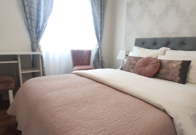 Apartment in Split - Apartment in Split with Balcony, Air condition, WIFI, Washing machine (4656-1) Apartment in Split - Apartment in Split with Balcony, Air condition, WIFI, Washing machine (4656-1)