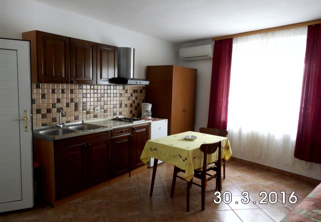 Studio in Novi Vinodolski - Studio apartment in Novi Vinodolski with Terrace, Air condition, WIFI, Washing machine (3541-5)