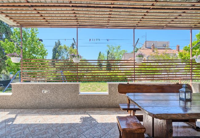 Apartment in Kaštel Lukšic - Apartment in Kaštel Lukšić with Terrace, Air condition, WIFI, Washing machine (5107-3) Apartment in Kaštel Lukšic - Apartment in Kaštel Lukšić with Terrace, Air condition, WIFI, Washing machine (5107-3)